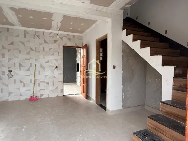 Sobrado com 111m² 3 quartos e 2 banheiros, à venda, no bairro Boraceia em Bertioga