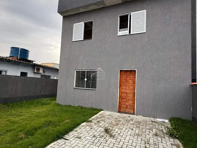 Sobrado com 111m² 3 quartos e 2 banheiros, à venda, no bairro Boraceia em Bertioga
