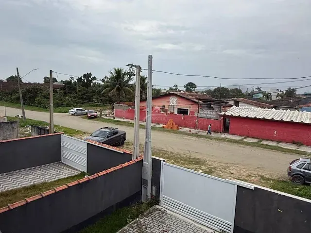 Sobrado com 111m² 3 quartos e 2 banheiros, à venda, no bairro Boraceia em Bertioga