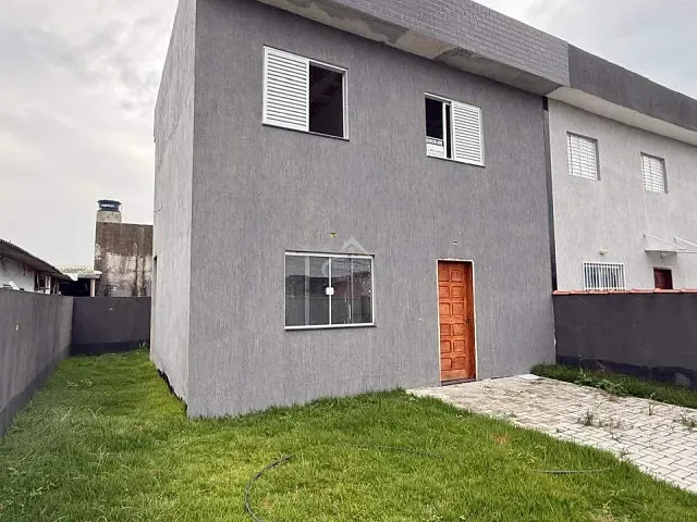 Sobrado com 111m² 3 quartos e 2 banheiros, à venda, no bairro Boraceia em Bertioga