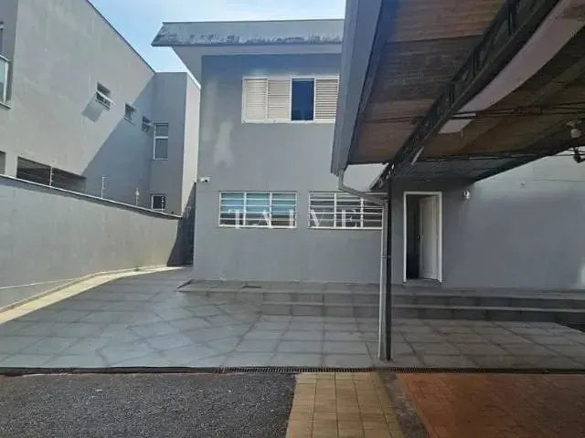 Sobrado com 550m² 4 quartos e 3 banheiros, à venda, no bairro Centro em Londrina