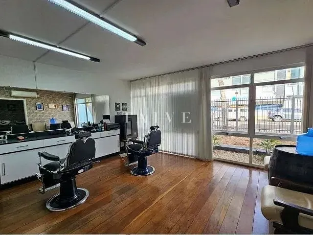 Sobrado com 550m² 4 quartos e 3 banheiros, à venda, no bairro Centro em Londrina