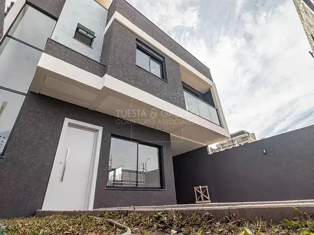 Sobrado com 123m² 3 quartos e 3 banheiros, à venda, no bairro Uberaba em Curitiba