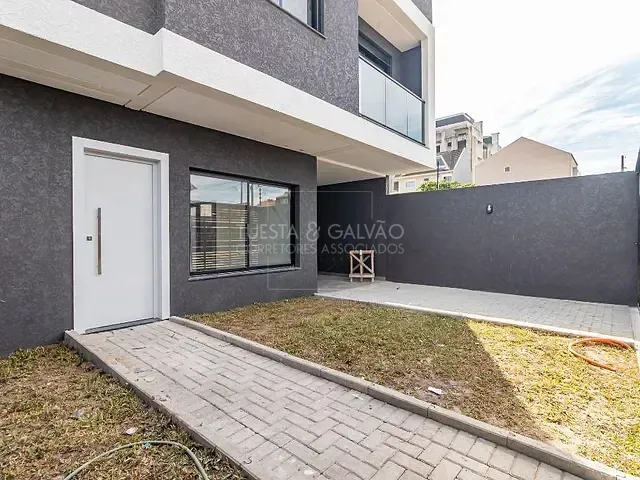 Sobrado com 123m² 3 quartos e 3 banheiros, à venda, no bairro Uberaba em Curitiba