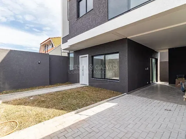 Sobrado com 123m² 3 quartos e 3 banheiros, à venda, no bairro Uberaba em Curitiba