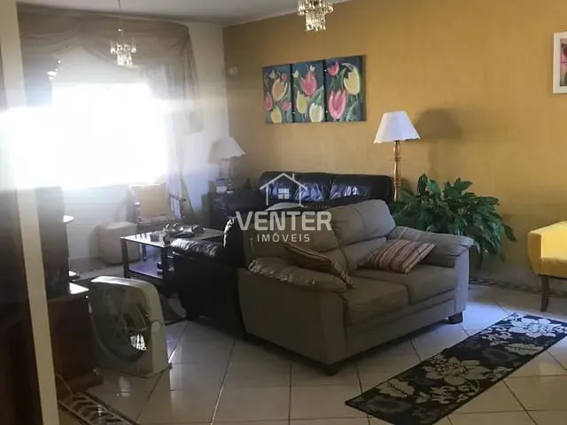 Sobrado com 250m² 3 quartos e 5 banheiros, à venda, no bairro Parque São Luís em Taubaté