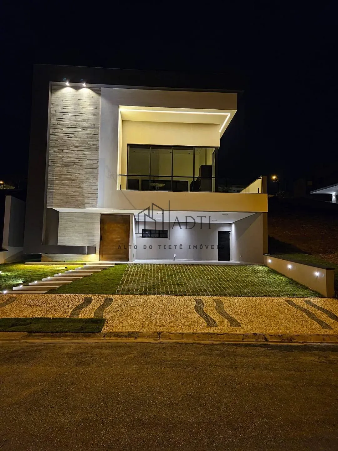 Sobrado, 3 quartos, 300 m² - Foto 1