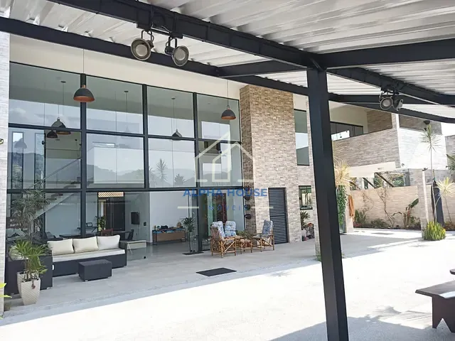 Sobrado com 500m² 4 quartos e 3 banheiros, à venda, no bairro Mato Dentro em Ubatuba