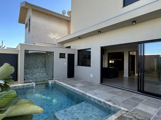 Sobrado com 336m² 4 quartos e 6 banheiros, à venda, no bairro Villa Toscana em Franca