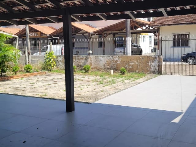 Sobrado com 361m² 4 quartos e 5 banheiros, à venda, no bairro Centro em Balneário Piçarras