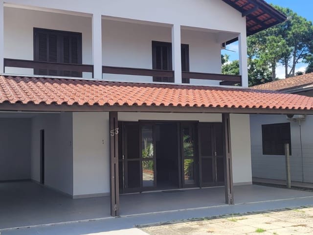 Sobrado com 361m² 4 quartos e 5 banheiros, à venda, no bairro Centro em Balneário Piçarras
