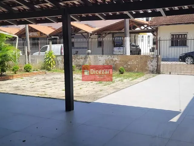 Sobrado com 361m² 4 quartos e 5 banheiros, à venda, no bairro Centro em Balneário Piçarras