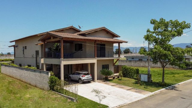 Sobrado com 600m² 4 quartos e 1 banheiro, para alugar, no bairro Nossa Senhora do Perpétuo Socorro em Pindamonhangaba