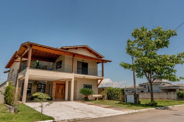 Sobrado com 600m² 4 quartos e 1 banheiro, para alugar, no bairro Nossa Senhora do Perpétuo Socorro em Pindamonhangaba
