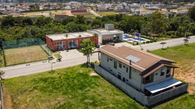 Sobrado com 600m² 4 quartos e 1 banheiro, para alugar, no bairro Nossa Senhora do Perpétuo Socorro em Pindamonhangaba