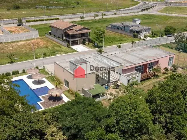 Sobrado com 600m² 4 quartos e 1 banheiro, para alugar, no bairro Nossa Senhora do Perpétuo Socorro em Pindamonhangaba