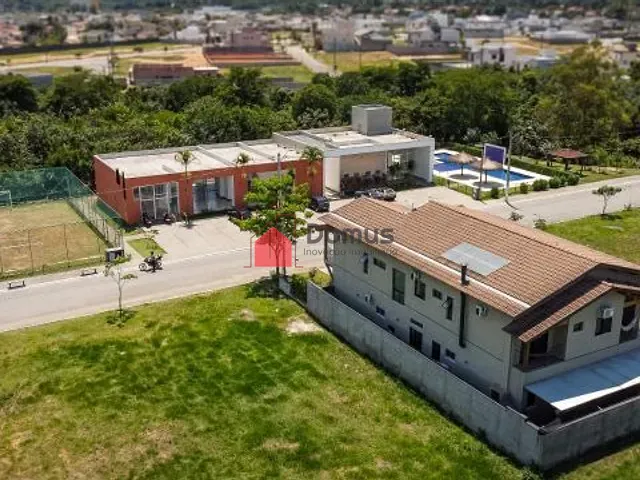 Sobrado com 600m² 4 quartos e 1 banheiro, para alugar, no bairro Nossa Senhora do Perpétuo Socorro em Pindamonhangaba