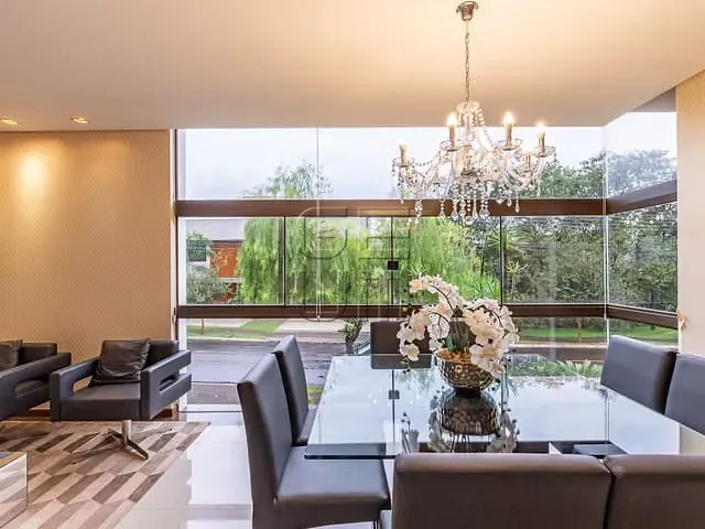 Casa com 550m² 5 quartos e 4 banheiros, à venda, no bairro Esperança em Londrina