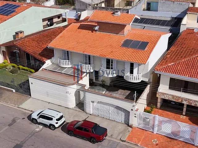 Sobrado 4 quartos e 2 banheiros, à venda, no bairro Vila Rica em Atibaia