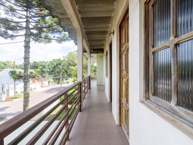 Sobrado com 640m² 4 quartos e 3 banheiros, à venda, no bairro Santa Cândida em Curitiba