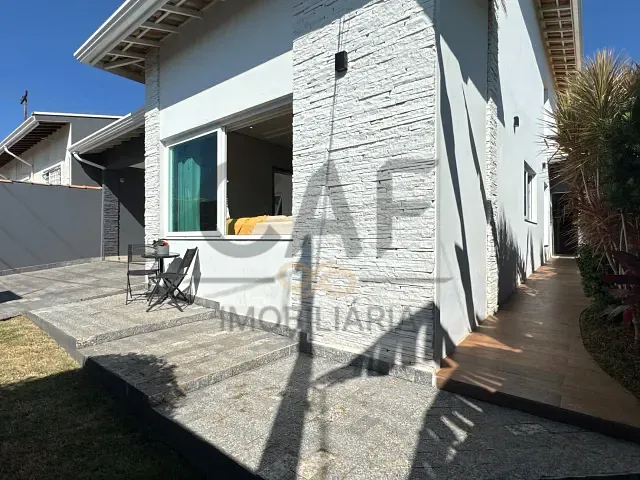 Sobrado com 300m² 3 quartos e 4 banheiros, à venda, no bairro Jardim Holanda em Holambra