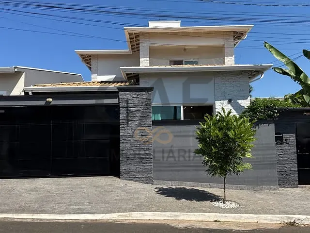 Sobrado com 300m² 3 quartos e 4 banheiros, à venda, no bairro Jardim Holanda em Holambra