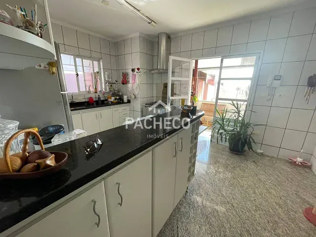Sobrado com 250m² 2 quartos e 2 banheiros, à venda, no bairro Residencial Furlan em Santa Bárbara D'Oeste