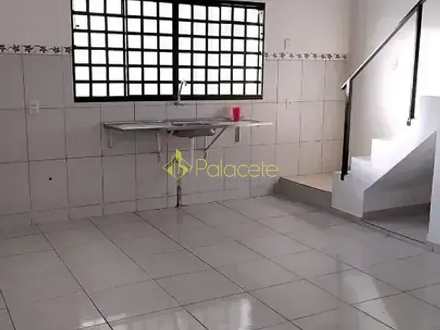 Sobrado com 250m² 3 quartos e 3 banheiros, à venda, no bairro Vila Suiça em Pindamonhangaba