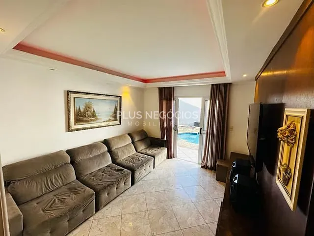 Sobrado com 480m² 4 quartos e 5 banheiros, à venda, no bairro Jardim Itanguá em Sorocaba