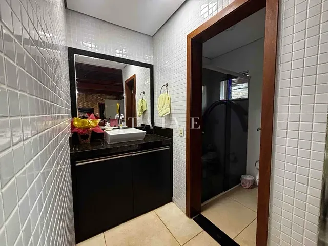 Sobrado com 504m² 5 quartos e 5 banheiros, à venda, no bairro Caravelle em Londrina