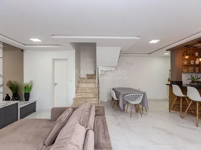 Sobrado com 141m² 3 quartos e 3 banheiros, à venda, no bairro Boqueirão em Curitiba