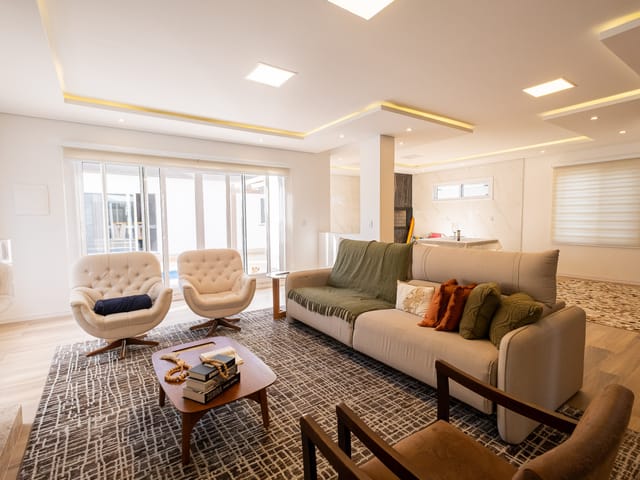 Casa com 400m² 4 quartos e 3 banheiros, à venda, no bairro Laranjal em Pelotas