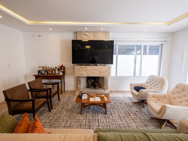 Casa com 400m² 4 quartos e 3 banheiros, à venda, no bairro Laranjal em Pelotas