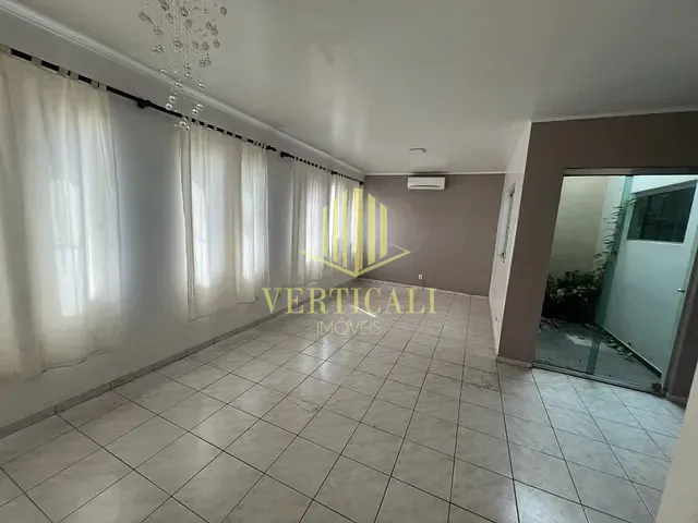 Sobrado com 430m² 5 quartos e 4 banheiros, à venda, no bairro Dom Aquino em Cuiabá