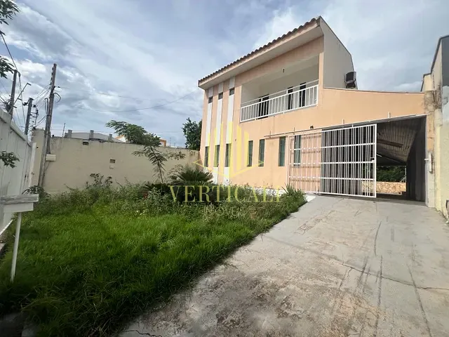 Sobrado com 430m² 5 quartos e 4 banheiros, à venda, no bairro Dom Aquino em Cuiabá