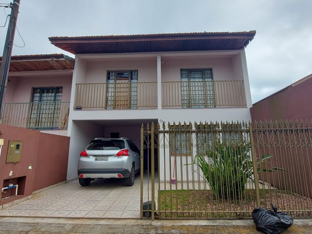 Sobrado com 122m² 3 quartos e 2 banheiros, à venda, no bairro Uvaranas em Ponta Grossa