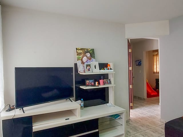 Sobrado com 122m² 3 quartos e 2 banheiros, à venda, no bairro Uvaranas em Ponta Grossa
