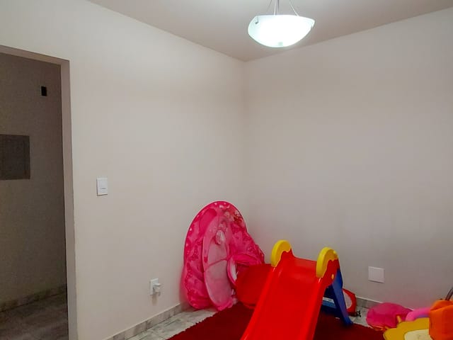 Sobrado com 122m² 3 quartos e 2 banheiros, à venda, no bairro Uvaranas em Ponta Grossa