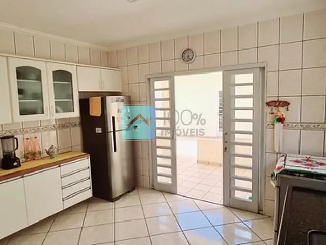 Sobrado com 250m² 4 quartos e 3 banheiros, à venda, no bairro Jardim Satélite em São José dos Campos