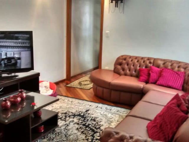 Sobrado à venda 3 Quartos, 1 Suite, 10 Vagas, 270M², Vila Palmares, Santo André - SP