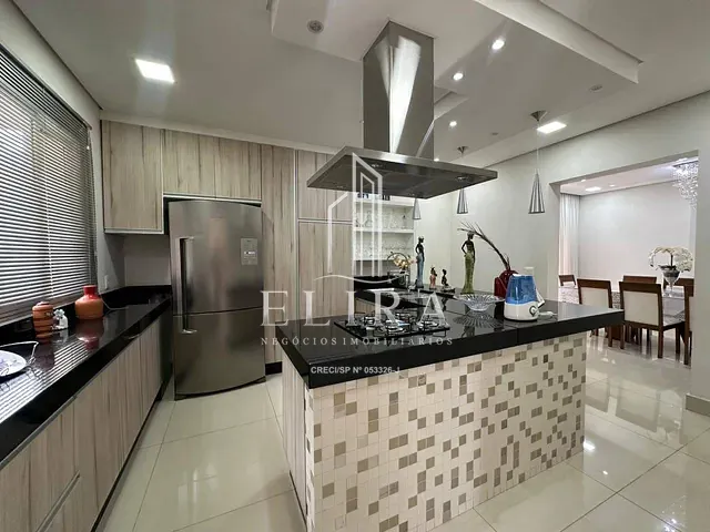 Sobrado com 460m² 4 quartos e 6 banheiros, à venda, no bairro Chácara Letônia em Americana