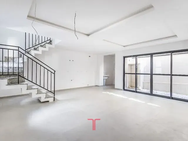 Sobrado com 117m² 3 quartos e 3 banheiros, à venda, no bairro Lindóia em Curitiba