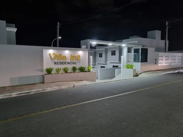 Sobrado 2 quartos e 2 banheiros, à venda, no bairro Espinheiros em Itajaí