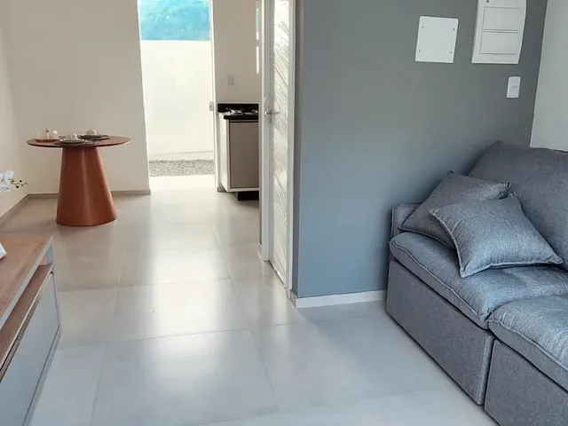 Sobrado 2 quartos e 2 banheiros, à venda, no bairro Espinheiros em Itajaí