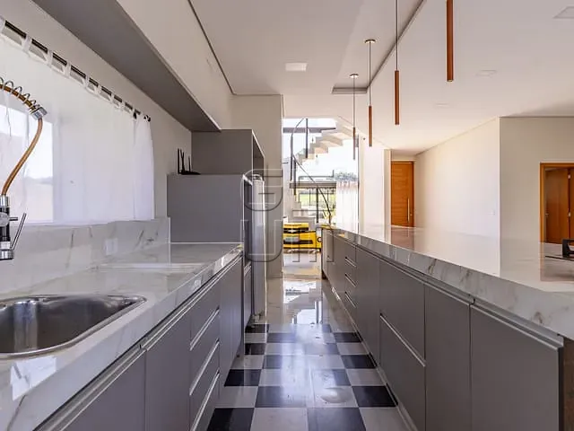 Sobrado com 3370m² 4 quartos e 6 banheiros, à venda, no bairro Rodovia em Sertanópolis