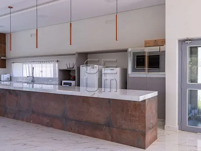 Sobrado com 3370m² 4 quartos e 6 banheiros, à venda, no bairro Rodovia em Sertanópolis