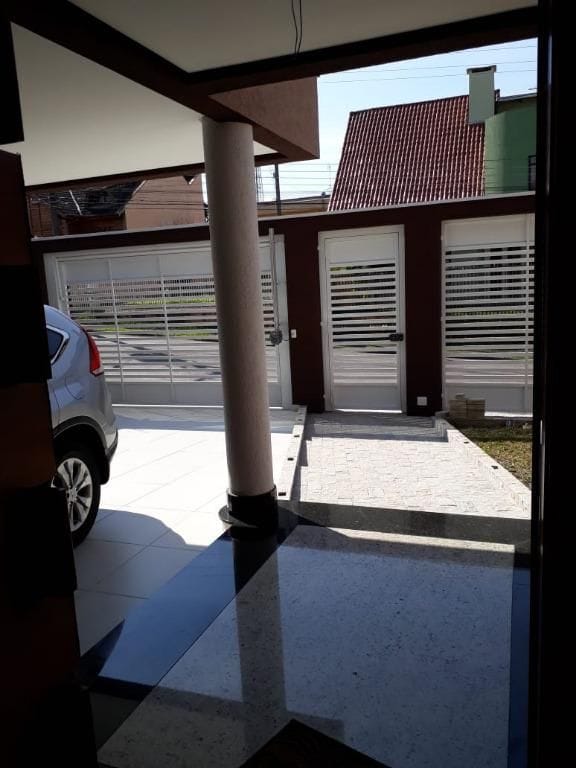 Sobrado com 380m² 4 quartos e 4 banheiros, à venda, no bairro Aristocrata em São José dos Pinhais