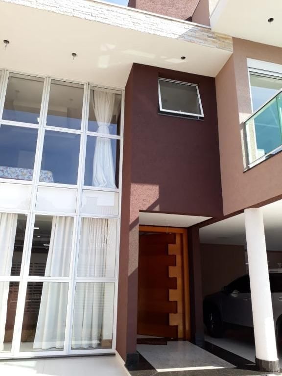 Sobrado com 380m² 4 quartos e 4 banheiros, à venda, no bairro Aristocrata em São José dos Pinhais