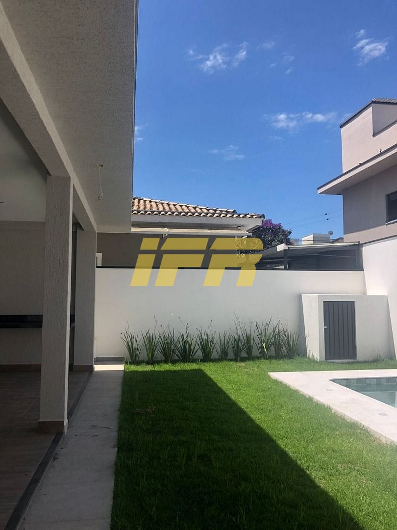 Sobrado, 3 quartos, 242 m² - Foto 1