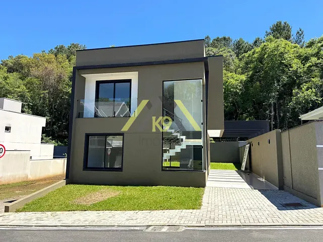 Sobrado com 220m² 3 quartos e 3 banheiros, à venda, no bairro Campo Pequeno em Colombo